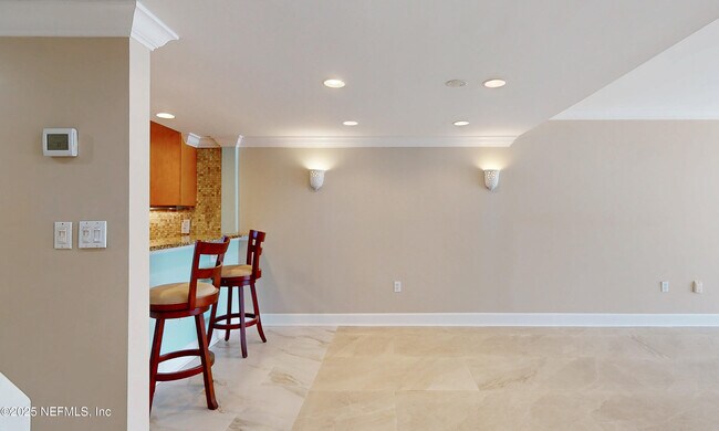 Building Photo - 2100 Ocean Dr S