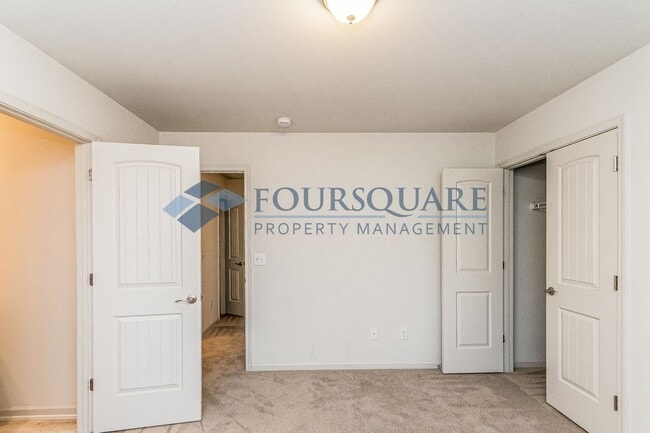 Building Photo - Spacious 3-Bed / 2.5-Bath Townhome with Open Floor Plan & Assigned Parking – Convenient to Downto...