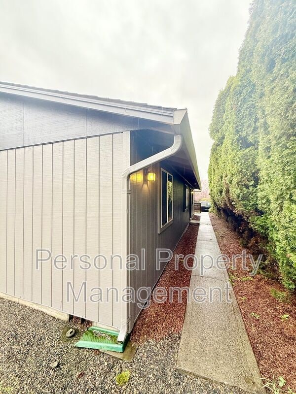 Building Photo - 708 W 31st St