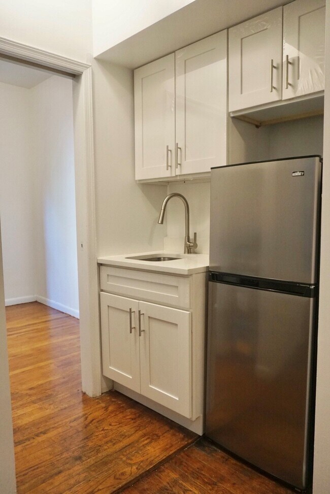 Building Photo - 359 W 126th St