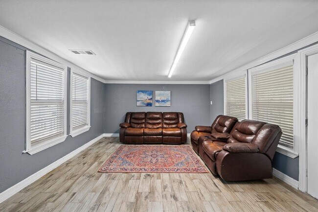 Building Photo - 105 Pompano Ave