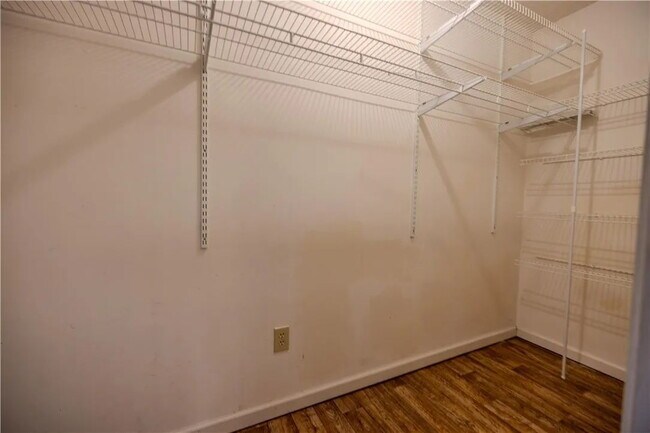 Building Photo - 3 Bedroom Home w/ Workshop and Fenced Yard