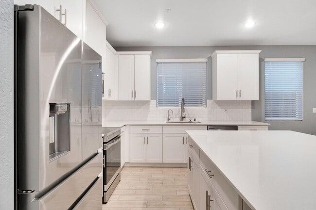 Building Photo - 141 Reunion Wy S