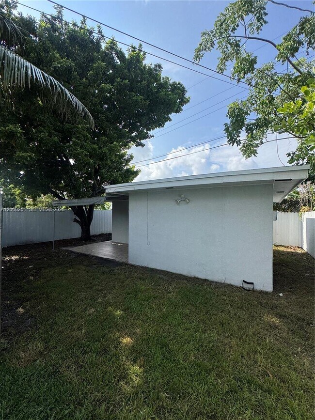 Building Photo - 2311 NW 15th St