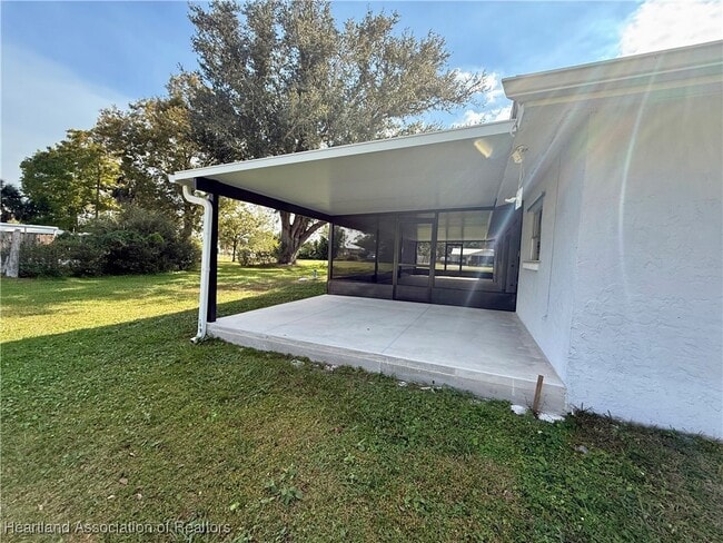 Building Photo - 10345 SW Riverview Cir