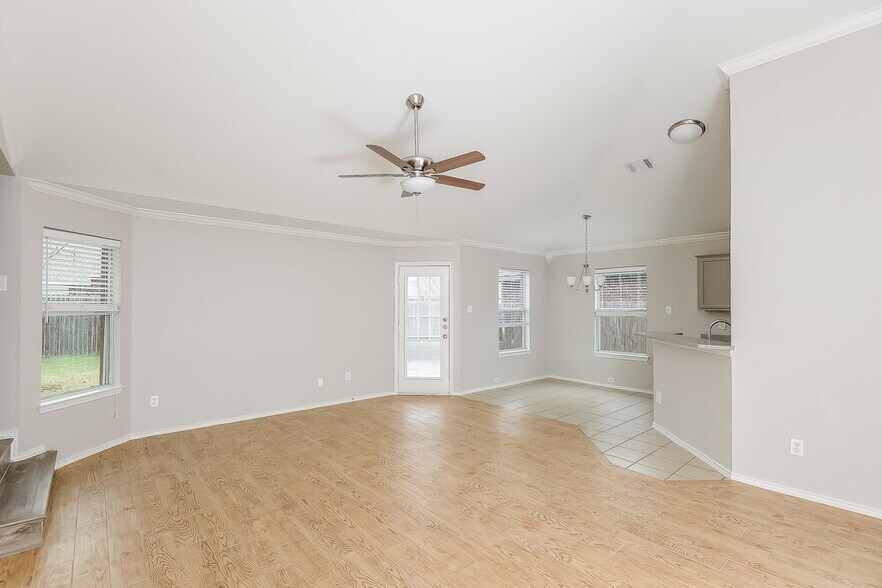 Building Photo - 2104 Deniro Dr