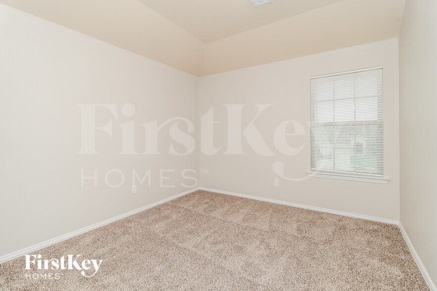 Building Photo - 963 Ranch Rd