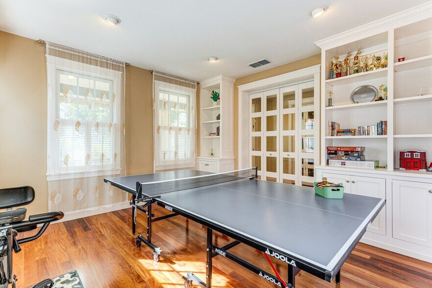 Building Photo - 1148 Promenade St