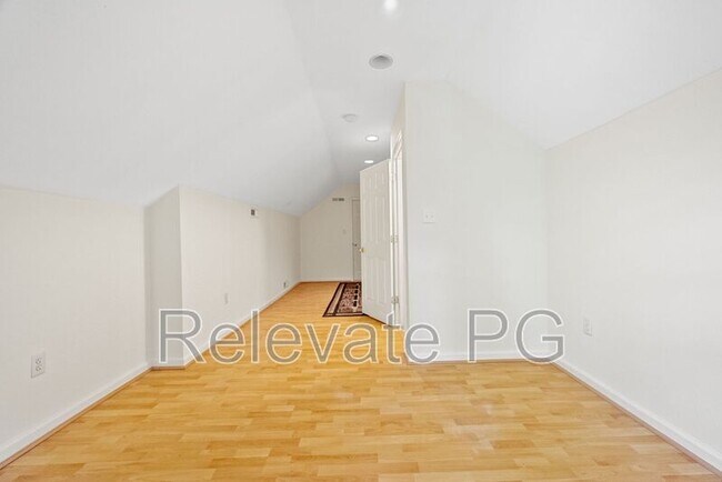 Building Photo - 10405 Flat Branch Dr
