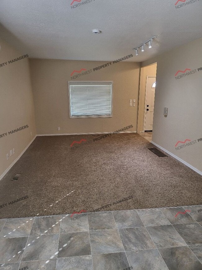 Building Photo - STATUS: *AVAILABLE* | R28 | $1895 + $100 FLAT RATE FOR W/S