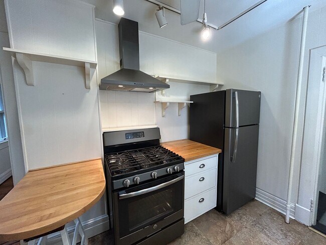 Building Photo - North AVL -  Renovated Arts & Crafts Cottage