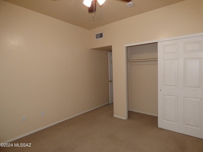 Building Photo - 1077 N Riverside Dr