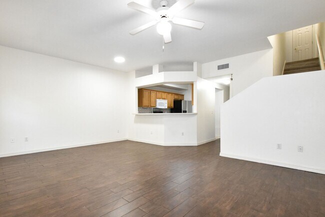 Building Photo - 436 NW 50th Blvd. (Monticello at Millpond)