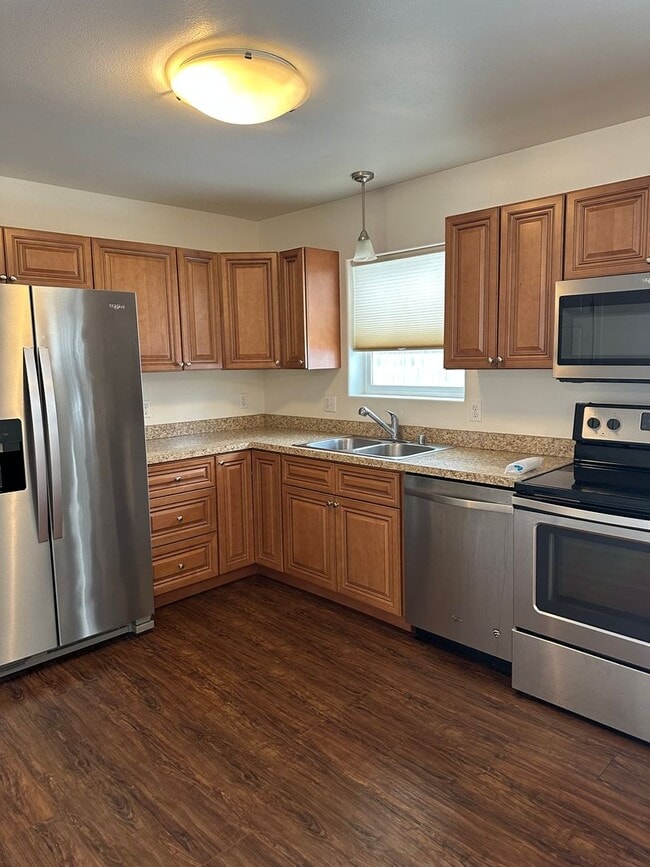 Building Photo - 2271-2271 S Valley Loop