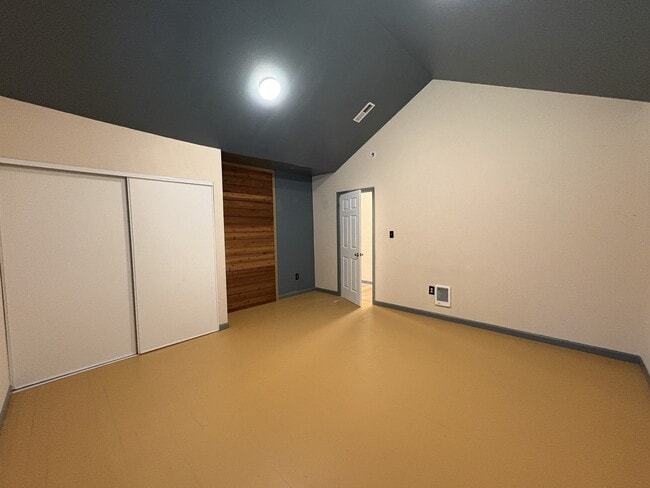 Building Photo - 4600 NW Cornell Rd