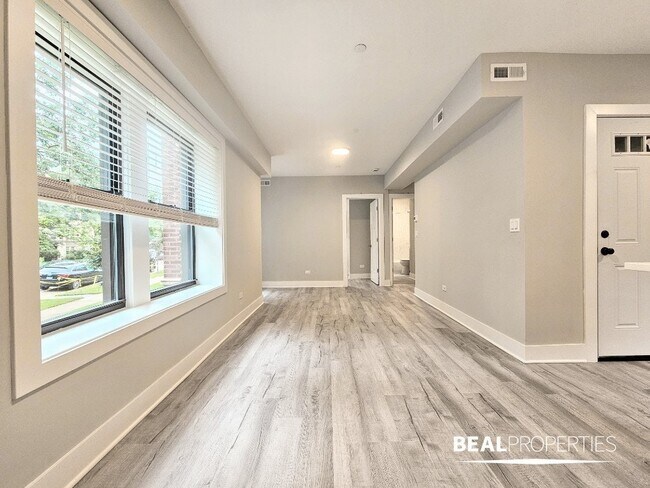 Building Photo - 1137 Oak Ave