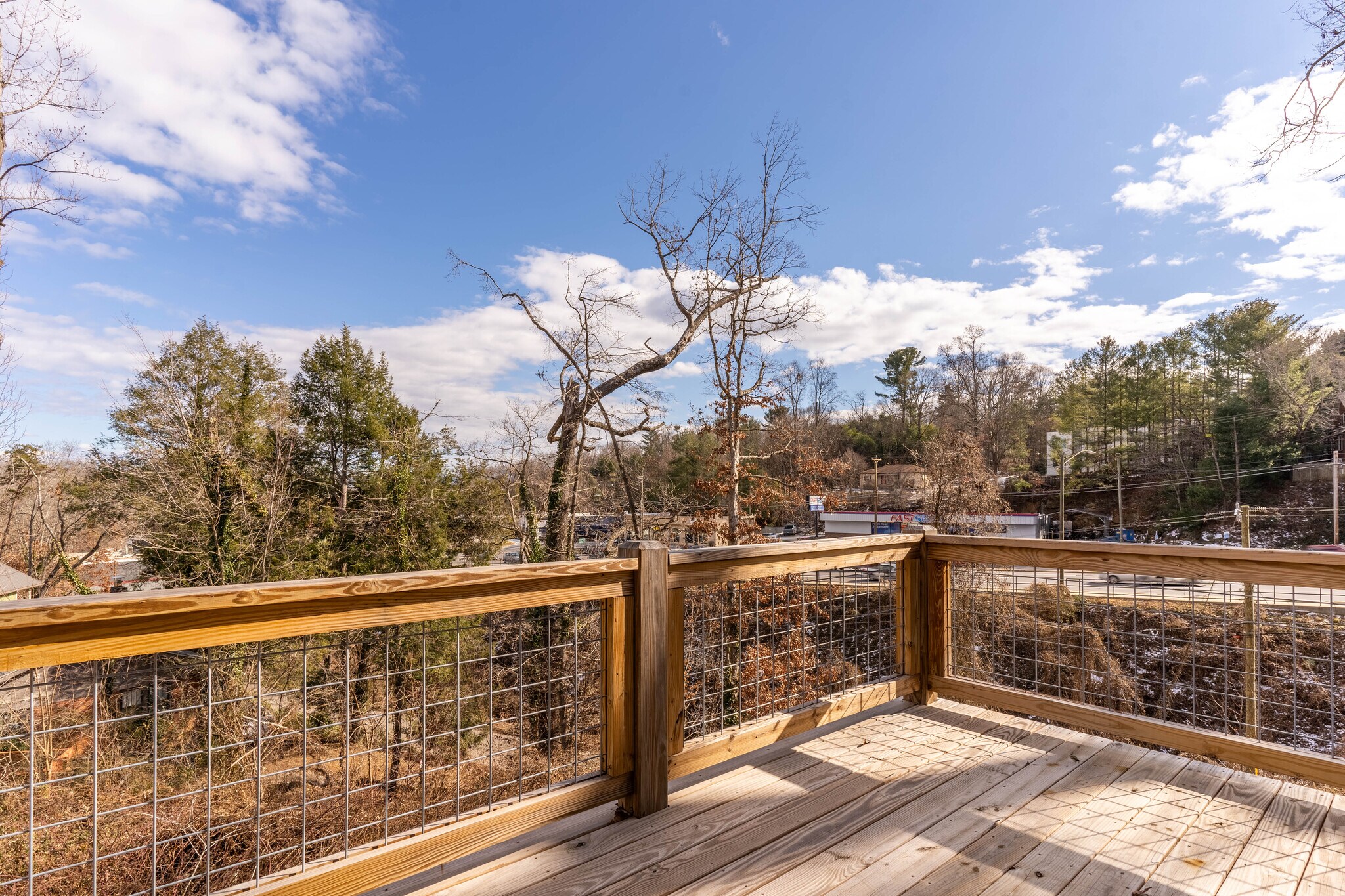 Back deck - 10-200 Laurel Loop