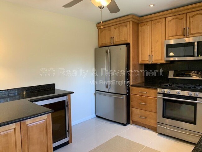 Building Photo - 87 W Surrey Ln