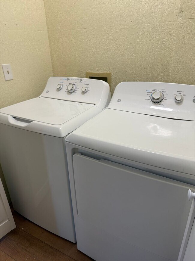 Building Photo - 216 Red Cloud Terrace