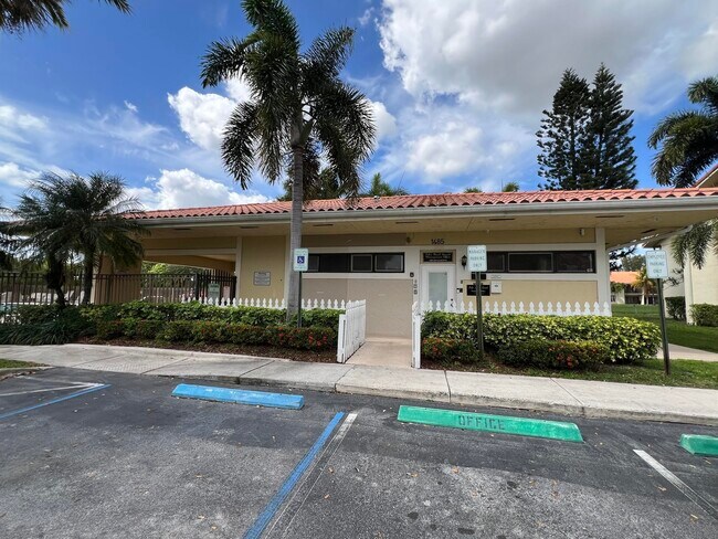 Building Photo - 1453 Lake Crystal Dr