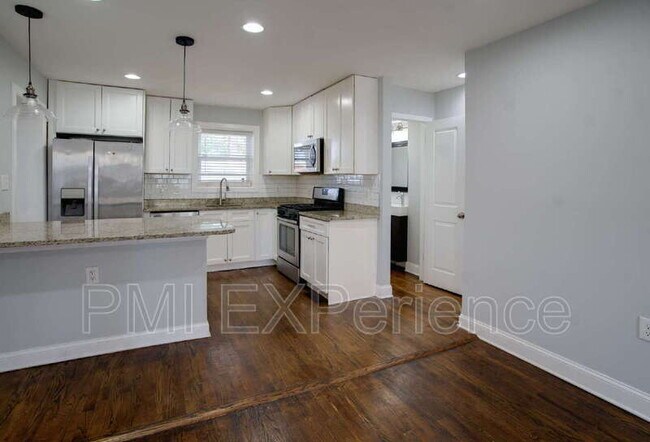 Building Photo - 2304 Lakewood St