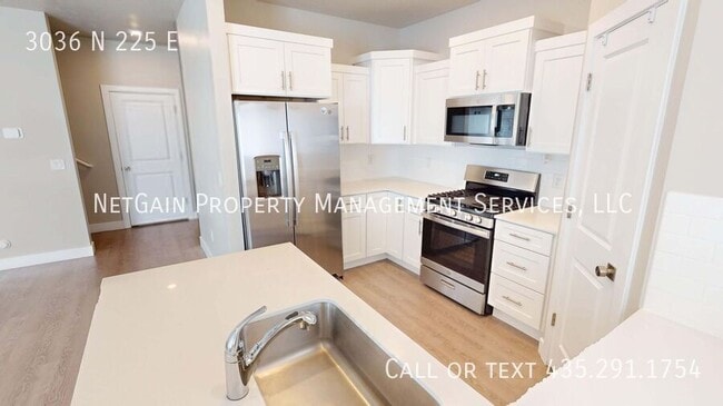 Building Photo - 3036 225 E