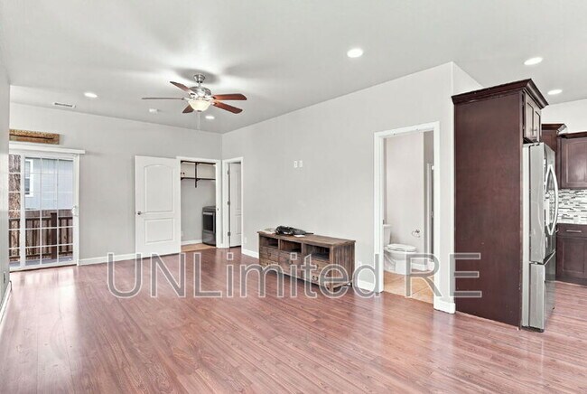 Building Photo - 2520 W Pikes Peak Dr