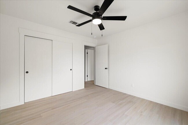 Building Photo - 403 Cheyenne Cir