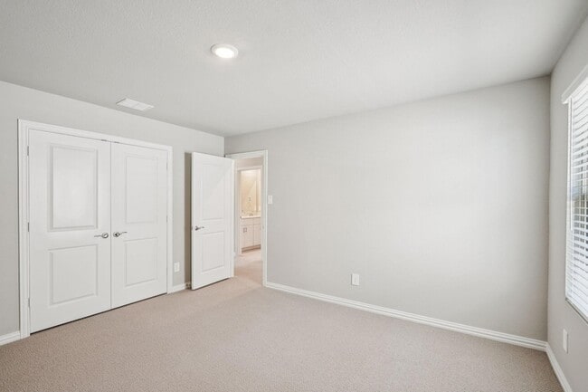 Building Photo - 714 London Town Ln