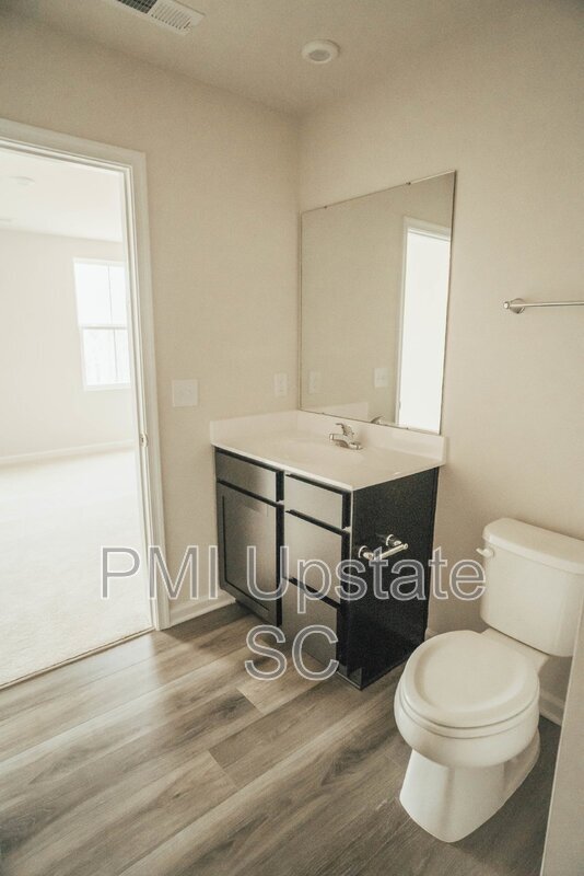 Building Photo - 132 Wls Sta Rd