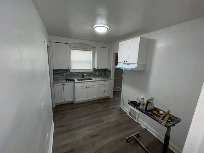 Building Photo - Cute 3 Bedroom Bungalow