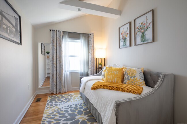 Building Photo - 29 Quintard Terrace