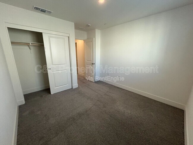 Building Photo - 158 Goldback St