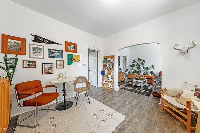 Building Photo - 1276 W 67th St