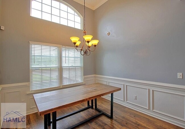 Building Photo - 452 Huntington Dr