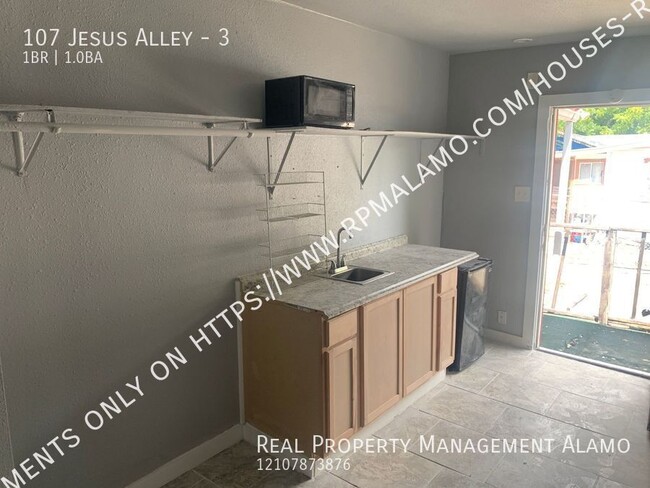 Building Photo - **MOVE-IN SPECIAL** ALL BILLS PAID!!! Conv...