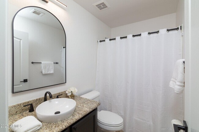 Building Photo - 6785 E Evans Dr