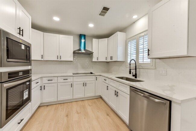 Building Photo - 5946 Valkeith Dr