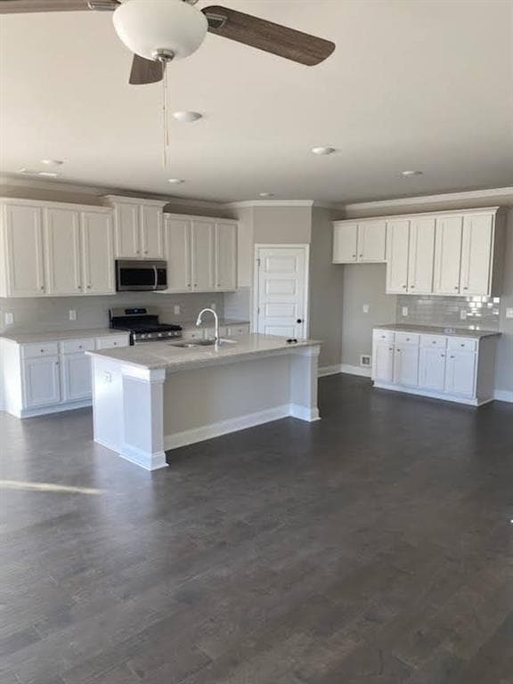 Building Photo - 200 Broadleaf Way