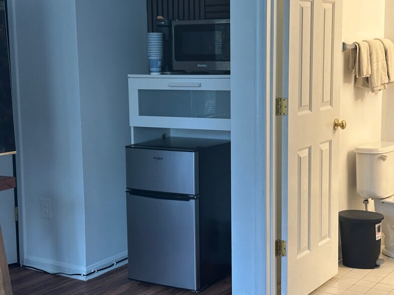 Building Photo - 8403 Pamela Way