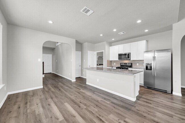 Building Photo - 2237 Raider Dr