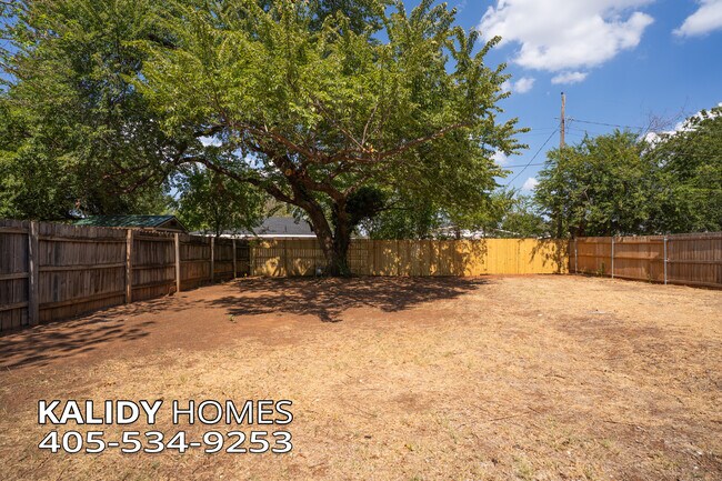 Building Photo - 413 Winding Ln