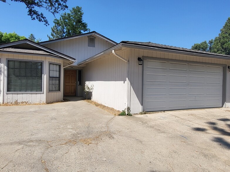 Primary Photo - 49739 Road 426