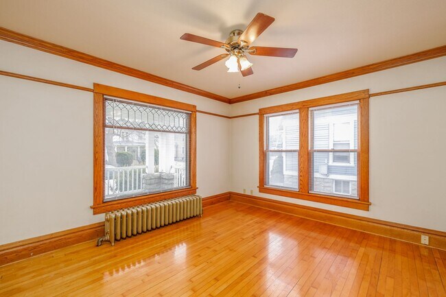 Building Photo - 547 Jefferson St