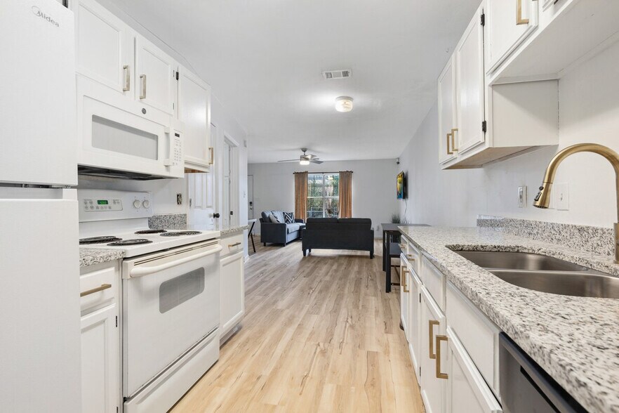 Building Photo - 836 Richmond St