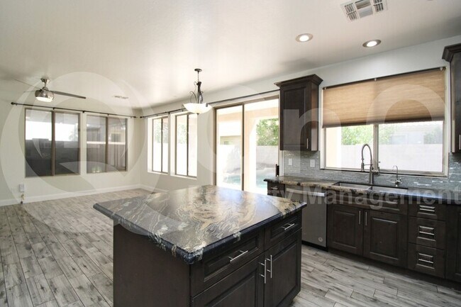 Building Photo - 563 E Krista Way