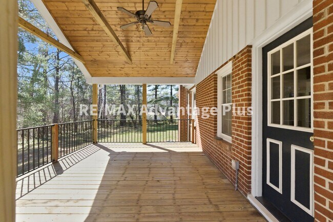 Building Photo - Beautiful brick home with full basement in Prospect