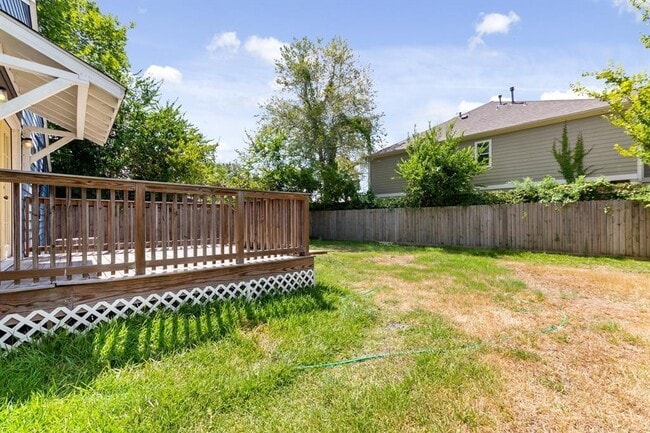 Building Photo - 1305 Idylwild St