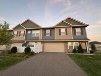 Building Photo - Stunning End Unit 3bed 3bath Townhome in W...