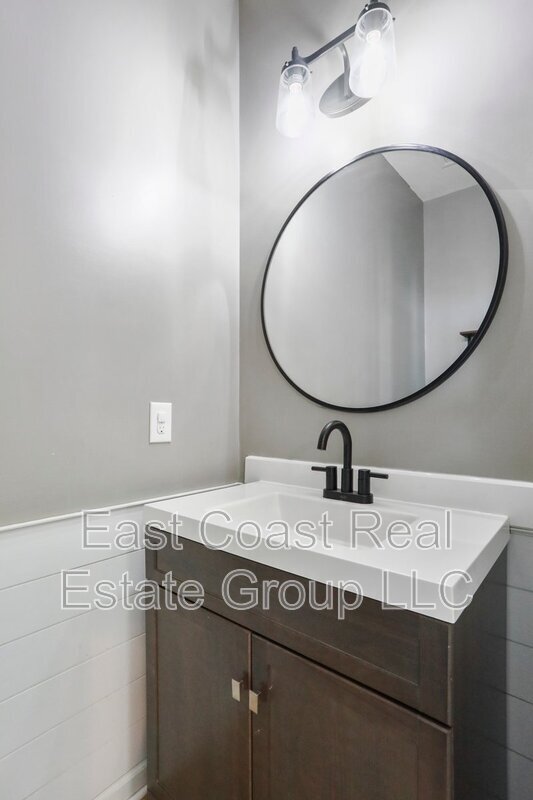 Building Photo - 15 Britania Ct